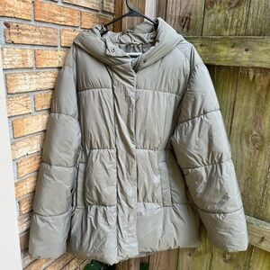 Old Navy Green Puffer Jacket with Hood and Quilted Design